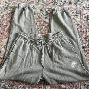 Nike Women's Grey cuffed sweatpants size small